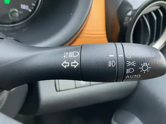 日産 キックス X ツートーンインテリアED 静岡県 2021(令3)年 3.2万km ブリリアントホワイトパール エンジンスタートボタン/パワーステアリング/パワーウィンドウ/取扱説明書/アイドリングストップ/スマートキー/オートエアコン/クルーズコントロール/純正ドライブレコーダー/純正メモリナビ（CD.DVD.BT.フルセグ）/純正ドライブレコーダー/純正フロアマット/純正アルミホイール/D席N席シートヒーター/ルーフレール/ABS/横滑り防止装置/コーナーセンサー前後/レーンキープアシスト/オートライト/LEDライト/W+サイドエアバック/衝突軽減システム/ステアリングヒーター