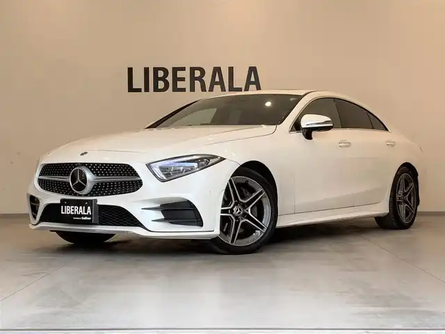 メルセデス・ベンツ ＣＬＳ２２０ｄ スポーツ エクスクルーシブPKG 熊本県 2019(令1)年 3.5万km ダイヤモンドホワイト ・スマートキー/・プッシュスタート/・サンルーフ/・インテリジェントライトシステム/・道路標識アシスト/・アクティブブレーキアシスト/・レーンチェンジアシスト/・アテンションアシスト/・ブラインドスポットモニター/・アクティブステアリングアシスト/・クルーズコントロール(追従式)/・赤/黒革シート/・前席パワーシート/・全席シートヒーター/・前席エアシート/・純正メモリナビ/　【Bluetooth・USB・AppleCarPlay・AndroidAuto】/・Burmesterサウンドシステム/・フルセグTV/・全方位カメラ/・ETC2.0/・ヘッドアップディスプレイ/・パワートランク/・LEDヘッドランプ/・純正マット