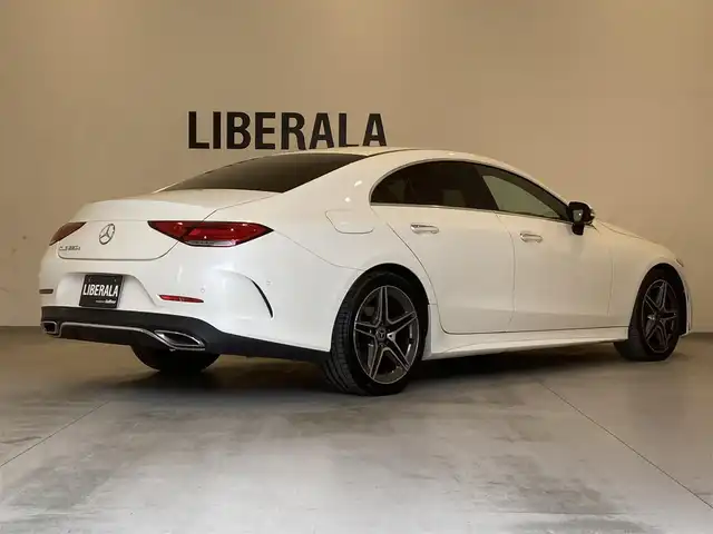 メルセデス・ベンツ ＣＬＳ２２０ｄ スポーツ エクスクルーシブPKG 熊本県 2019(令1)年 3.5万km ダイヤモンドホワイト ・スマートキー/・プッシュスタート/・サンルーフ/・インテリジェントライトシステム/・道路標識アシスト/・アクティブブレーキアシスト/・レーンチェンジアシスト/・アテンションアシスト/・ブラインドスポットモニター/・アクティブステアリングアシスト/・クルーズコントロール(追従式)/・赤/黒革シート/・前席パワーシート/・全席シートヒーター/・前席エアシート/・純正メモリナビ/　【Bluetooth・USB・AppleCarPlay・AndroidAuto】/・Burmesterサウンドシステム/・フルセグTV/・全方位カメラ/・ETC2.0/・ヘッドアップディスプレイ/・パワートランク/・LEDヘッドランプ/・純正マット
