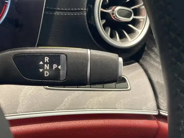 メルセデス・ベンツ ＣＬＳ２２０ｄ スポーツ エクスクルーシブPKG 熊本県 2019(令1)年 3.5万km ダイヤモンドホワイト ・スマートキー/・プッシュスタート/・サンルーフ/・インテリジェントライトシステム/・道路標識アシスト/・アクティブブレーキアシスト/・レーンチェンジアシスト/・アテンションアシスト/・ブラインドスポットモニター/・アクティブステアリングアシスト/・クルーズコントロール(追従式)/・赤/黒革シート/・前席パワーシート/・全席シートヒーター/・前席エアシート/・純正メモリナビ/　【Bluetooth・USB・AppleCarPlay・AndroidAuto】/・Burmesterサウンドシステム/・フルセグTV/・全方位カメラ/・ETC2.0/・ヘッドアップディスプレイ/・パワートランク/・LEDヘッドランプ/・純正マット