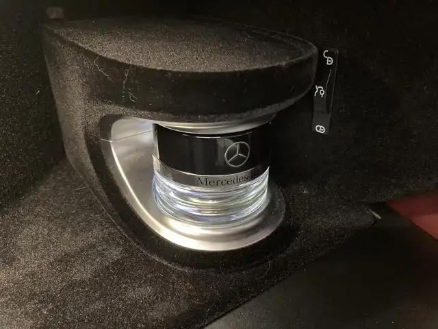 メルセデス・ベンツ ＣＬＳ２２０ｄ スポーツ エクスクルーシブPKG 熊本県 2019(令1)年 3.5万km ダイヤモンドホワイト ・スマートキー/・プッシュスタート/・サンルーフ/・インテリジェントライトシステム/・道路標識アシスト/・アクティブブレーキアシスト/・レーンチェンジアシスト/・アテンションアシスト/・ブラインドスポットモニター/・アクティブステアリングアシスト/・クルーズコントロール(追従式)/・赤/黒革シート/・前席パワーシート/・全席シートヒーター/・前席エアシート/・純正メモリナビ/　【Bluetooth・USB・AppleCarPlay・AndroidAuto】/・Burmesterサウンドシステム/・フルセグTV/・全方位カメラ/・ETC2.0/・ヘッドアップディスプレイ/・パワートランク/・LEDヘッドランプ/・純正マット