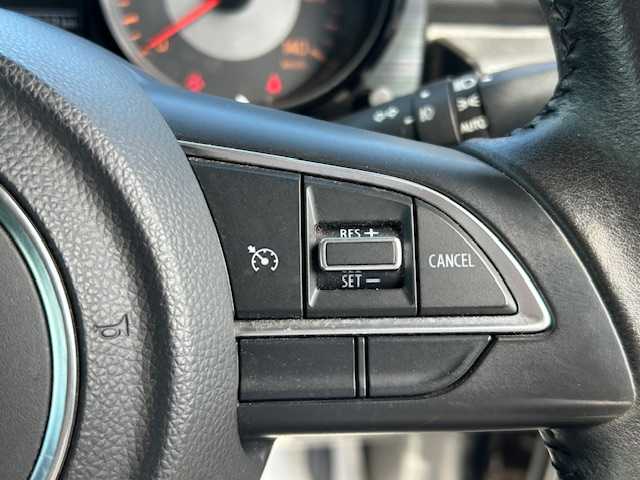 スズキ ジムニー XL 大阪府 2019(平31)年 3.2万km ブルーイッシュブラックパール3 ディスプレイオーディオ(BT/CD/DVD/USB)/バックカメラ/衝突被害軽減システム/レーンキープアシスト/クルーズコントロール/盗難防止装置/横滑り防止装置/ダウンヒルアシストコントロール/シートヒーター/LEDヘッドライト/オートライト/フォグランプ/純正アルミホイール/純正フロアマット/背面タイヤ/エンジンスタートボタン