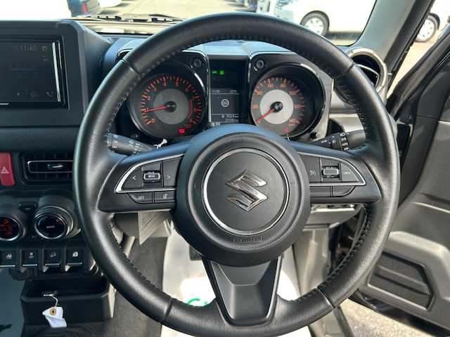 スズキ ジムニー XL 大阪府 2019(平31)年 3.2万km ブルーイッシュブラックパール3 ディスプレイオーディオ(BT/CD/DVD/USB)/バックカメラ/衝突被害軽減システム/レーンキープアシスト/クルーズコントロール/盗難防止装置/横滑り防止装置/ダウンヒルアシストコントロール/シートヒーター/LEDヘッドライト/オートライト/フォグランプ/純正アルミホイール/純正フロアマット/背面タイヤ/エンジンスタートボタン
