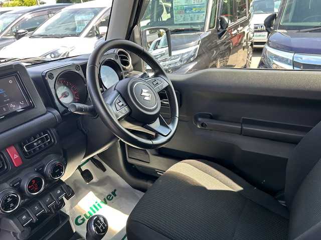 スズキ ジムニー XL 大阪府 2019(平31)年 3.2万km ブルーイッシュブラックパール3 ディスプレイオーディオ(BT/CD/DVD/USB)/バックカメラ/衝突被害軽減システム/レーンキープアシスト/クルーズコントロール/盗難防止装置/横滑り防止装置/ダウンヒルアシストコントロール/シートヒーター/LEDヘッドライト/オートライト/フォグランプ/純正アルミホイール/純正フロアマット/背面タイヤ/エンジンスタートボタン