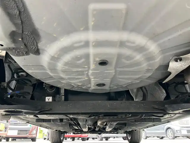 日産 キックス X ツートーンインテリアED 静岡県 2021(令3)年 2.9万km ブリリアントホワイトパール エンジンスタートボタン/取扱説明書/パワーウィンドウ/パワーステアリング/アイドリングストップ/スマートキー/オートエアコン/クルーズコントロール/ETC2.0/USB入力端子/全方位カメラ/純正メモリナビ（CD.DVD.BT.フルセグ）/純正ドライブレコーダー/純正フロアマット/純正アルミホイール/D席N席シートヒーター/ルーフレール/ABS/横滑り防止装置/コーナーセンサー前後/レーンキープアシスト/オートライト/LEDライト/W+サイドエアバック/衝突軽減システム/ステアリングヒーター
