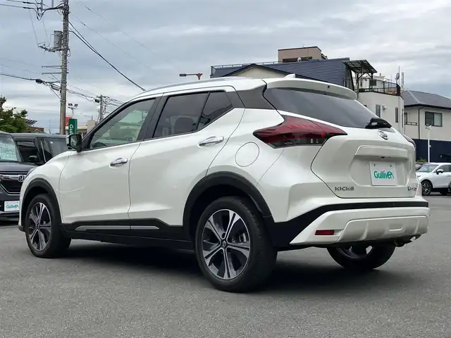 日産 キックス X ツートーンインテリアED 静岡県 2021(令3)年 2.9万km ブリリアントホワイトパール エンジンスタートボタン/取扱説明書/パワーウィンドウ/パワーステアリング/アイドリングストップ/スマートキー/オートエアコン/クルーズコントロール/ETC2.0/USB入力端子/全方位カメラ/純正メモリナビ（CD.DVD.BT.フルセグ）/純正ドライブレコーダー/純正フロアマット/純正アルミホイール/D席N席シートヒーター/ルーフレール/ABS/横滑り防止装置/コーナーセンサー前後/レーンキープアシスト/オートライト/LEDライト/W+サイドエアバック/衝突軽減システム/ステアリングヒーター
