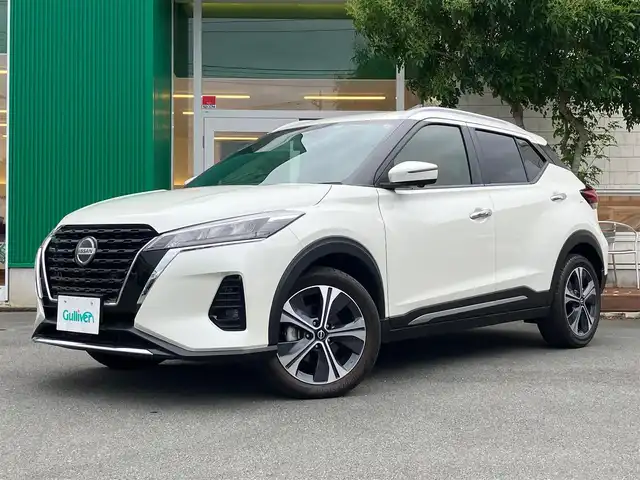 日産 キックス X ツートーンインテリアED 静岡県 2021(令3)年 2.9万km ブリリアントホワイトパール エンジンスタートボタン/取扱説明書/パワーウィンドウ/パワーステアリング/アイドリングストップ/スマートキー/オートエアコン/クルーズコントロール/ETC2.0/USB入力端子/全方位カメラ/純正メモリナビ（CD.DVD.BT.フルセグ）/純正ドライブレコーダー/純正フロアマット/純正アルミホイール/D席N席シートヒーター/ルーフレール/ABS/横滑り防止装置/コーナーセンサー前後/レーンキープアシスト/オートライト/LEDライト/W+サイドエアバック/衝突軽減システム/ステアリングヒーター