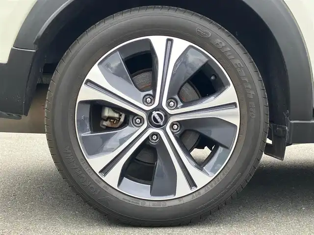 日産 キックス X ツートーンインテリアED 静岡県 2021(令3)年 2.9万km ブリリアントホワイトパール エンジンスタートボタン/取扱説明書/パワーウィンドウ/パワーステアリング/アイドリングストップ/スマートキー/オートエアコン/クルーズコントロール/ETC2.0/USB入力端子/全方位カメラ/純正メモリナビ（CD.DVD.BT.フルセグ）/純正ドライブレコーダー/純正フロアマット/純正アルミホイール/D席N席シートヒーター/ルーフレール/ABS/横滑り防止装置/コーナーセンサー前後/レーンキープアシスト/オートライト/LEDライト/W+サイドエアバック/衝突軽減システム/ステアリングヒーター