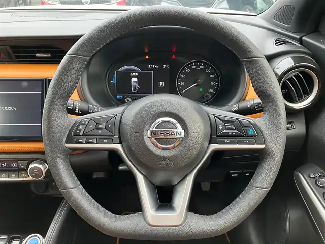日産 キックス X ツートーンインテリアED 静岡県 2021(令3)年 2.9万km ブリリアントホワイトパール エンジンスタートボタン/取扱説明書/パワーウィンドウ/パワーステアリング/アイドリングストップ/スマートキー/オートエアコン/クルーズコントロール/ETC2.0/USB入力端子/全方位カメラ/純正メモリナビ（CD.DVD.BT.フルセグ）/純正ドライブレコーダー/純正フロアマット/純正アルミホイール/D席N席シートヒーター/ルーフレール/ABS/横滑り防止装置/コーナーセンサー前後/レーンキープアシスト/オートライト/LEDライト/W+サイドエアバック/衝突軽減システム/ステアリングヒーター