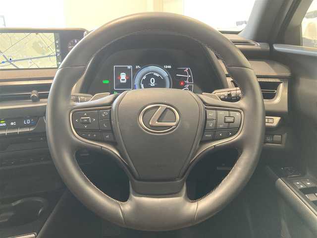 レクサス ＵＸ 250h バージョンL 熊本県 2021(令3)年 1.1万km マダーレッド ・スマートキー/・プッシュスタート/・プリクラッシュセーフティ/・レーントレーシングアラート/・ブラインドスポットモニター/・パーキングサポートアラート/・道路標識認識/・先行車発進告知/・オートマチックハイビーム/・クルーズコントロール(追従式)/・茶革シート/・前席パワーシート＆エアシート /・ハンドルヒーター /・純正メモリナビ/　【BD・Bluetooth・USB・SD・AUX・MSV】/・フルセグTV/・全方位カメラ/・ETC2.0/・ドライブレコーダー(前後録画)/・パワーバックドア/・LEDヘッドランプ/・LEDフォグランプ/・純正マット