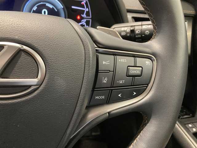 レクサス ＵＸ 250h バージョンL 熊本県 2021(令3)年 1.1万km マダーレッド ・スマートキー/・プッシュスタート/・プリクラッシュセーフティ/・レーントレーシングアラート/・ブラインドスポットモニター/・パーキングサポートアラート/・道路標識認識/・先行車発進告知/・オートマチックハイビーム/・クルーズコントロール(追従式)/・茶革シート/・前席パワーシート＆エアシート /・ハンドルヒーター /・純正メモリナビ/　【BD・Bluetooth・USB・SD・AUX・MSV】/・フルセグTV/・全方位カメラ/・ETC2.0/・ドライブレコーダー(前後録画)/・パワーバックドア/・LEDヘッドランプ/・LEDフォグランプ/・純正マット