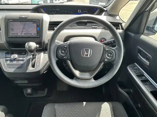 ホンダ フリード＋ G ホンダセンシング 愛知県 2016(平28)年 2.5万km ルナシルバーM ワンオーナー /スマートキー/プッシュスタート/純正ナビ/（CD/DVD/FM/AM/BT）/バックカメラ/ビルトインETC/両側パワースライドドア /ホンダセンシング/レーダークルーズコントロール/アイドリングストップ/ステアリングスイッチ/純正フロアマット/取説、保証書/スペアキー