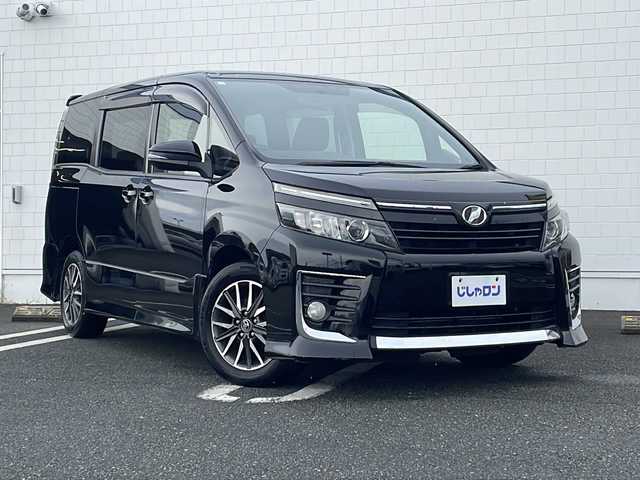 トヨタ ヴォクシー ZS 熊本県 2014(平26)年 14.5万km ブラック (株)IDOMが運営する【じしゃロン熊本店】の自社ローン専用車両になりますこちらは現金またはオートローンご利用時の価格です。自社ローンご希望の方は別途その旨お申付け下さい/ワンオーナー　/社外ナビ（フルセグ　ＣＤ　ＢＴ）　/バックカメラ　/フリップダウンモニター　/片側パワースライドドア　/アイドリングストップ　/ビルトインＥＴＣ　/Ｗ＋サイドエアバッグ　/ＬＥＤヘッドライト