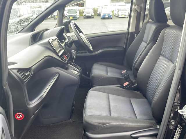 トヨタ ヴォクシー ZS 熊本県 2014(平26)年 14.5万km ブラック (株)IDOMが運営する【じしゃロン熊本店】の自社ローン専用車両になりますこちらは現金またはオートローンご利用時の価格です。自社ローンご希望の方は別途その旨お申付け下さい/ワンオーナー　/社外ナビ（フルセグ　ＣＤ　ＢＴ）　/バックカメラ　/フリップダウンモニター　/片側パワースライドドア　/アイドリングストップ　/ビルトインＥＴＣ　/Ｗ＋サイドエアバッグ　/ＬＥＤヘッドライト