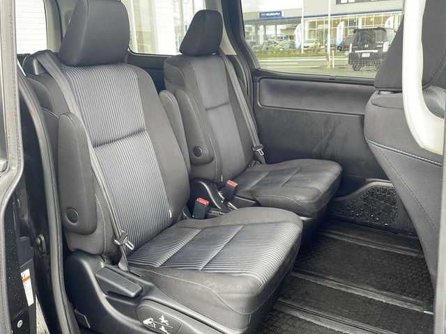 トヨタ ヴォクシー ZS 熊本県 2014(平26)年 14.5万km ブラック (株)IDOMが運営する【じしゃロン熊本店】の自社ローン専用車両になりますこちらは現金またはオートローンご利用時の価格です。自社ローンご希望の方は別途その旨お申付け下さい/ワンオーナー　/社外ナビ（フルセグ　ＣＤ　ＢＴ）　/バックカメラ　/フリップダウンモニター　/片側パワースライドドア　/アイドリングストップ　/ビルトインＥＴＣ　/Ｗ＋サイドエアバッグ　/ＬＥＤヘッドライト