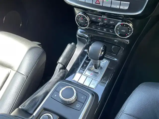 メルセデス・ベンツ ゲレンデヴァーゲン Ｇ３５０ｄ 神奈川県 2017(平29)年 3.6万km オブシディアンブラックM ラグジュアリーパッケージ/サンルーフ/黒革シート/harman/kardon/AMG20インチAW/AMGグリル/純正メモリーナビ・地デジTV/純正CD/DVD/SD/USB/BT再生/バックモニター/ETC(DSRC)/前席パワーシート/全席シートヒーター/レーダークルーズコントロール/BSM/コーナーセンサー/HIDライト/LEDデイライト/前後ドライブレコーダー/パドルシフト/アイドリングストップ/ステアリングスイッチ/キーレス×2/H30/R1/2/6年ディーラー整備記録/保証書・取説あり
