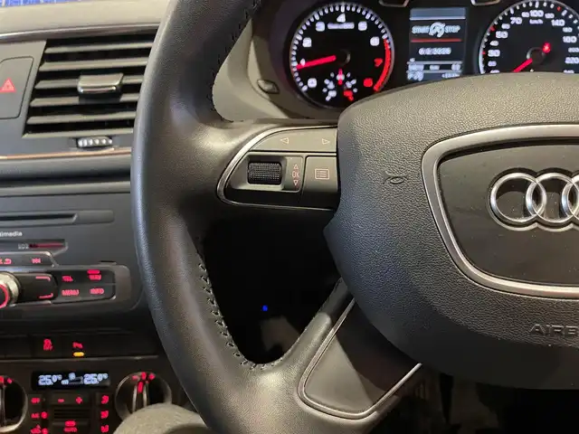 アウディ Ｑ３ 2．0 TFSI クワトロ 211PS 道央・札幌 2013(平25)年 5.5万km モンスーングレーメタリック 茶革シート/シートヒーター/前席パワーシート/純正HDDナビ/　・フルセグTV/　・CD/DVD/　・Bluetooth/バックカメラ/コーナーセンサー/HIDヘッドライト/オートライト/ETC/社外ドライブレコーダー/取扱説明書/保証書/スペアキー