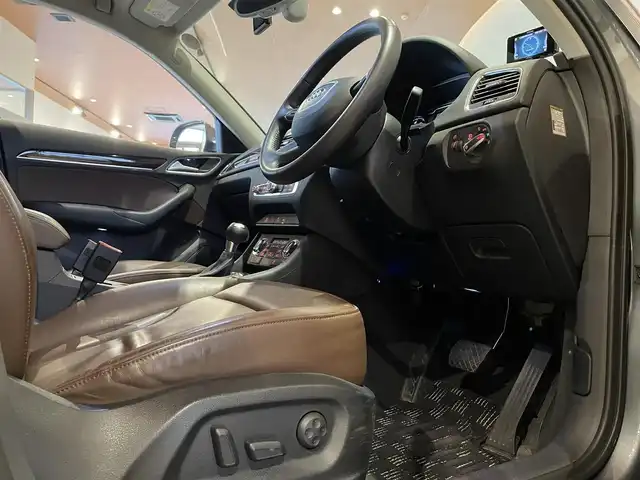 アウディ Ｑ３ 2．0 TFSI クワトロ 211PS 道央・札幌 2013(平25)年 5.5万km モンスーングレーメタリック 茶革シート/シートヒーター/前席パワーシート/純正HDDナビ/　・フルセグTV/　・CD/DVD/　・Bluetooth/バックカメラ/コーナーセンサー/HIDヘッドライト/オートライト/ETC/社外ドライブレコーダー/取扱説明書/保証書/スペアキー