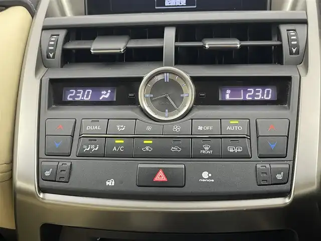 レクサス ＮＸ 300h Iパッケージ 埼玉県 2015(平27)年 5.3万km ソニッククォーツ 純正ナビ／フルセグ／ＤＶＤ／ＣＤ／ＢＴ/バック・サイドカメラ/ビルトインＥＴＣ/ドライブレコーダー/前席パワーシート/（メモリー機能付き）/シートヒーター/ＬＥＤヘットライト/プッシュエンジンスタート/純正18インチアルミ/クルーズコントロール/電動パーキングブレーキ/フロアマット