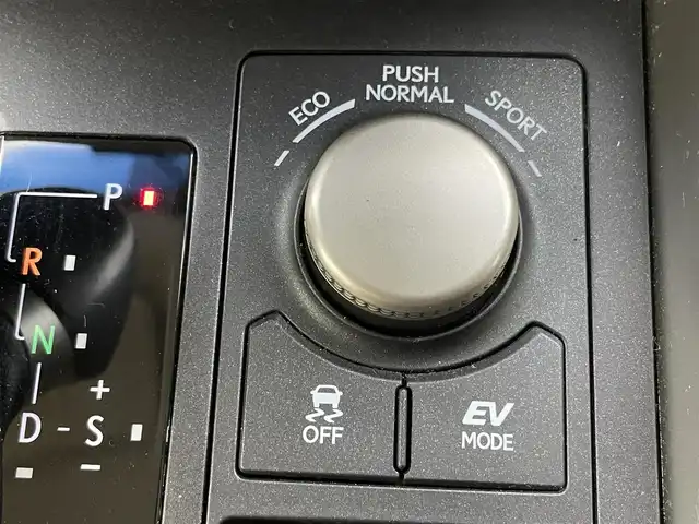 レクサス ＮＸ 300h Iパッケージ 埼玉県 2015(平27)年 5.3万km ソニッククォーツ 純正ナビ／フルセグ／ＤＶＤ／ＣＤ／ＢＴ/バック・サイドカメラ/ビルトインＥＴＣ/ドライブレコーダー/前席パワーシート/（メモリー機能付き）/シートヒーター/ＬＥＤヘットライト/プッシュエンジンスタート/純正18インチアルミ/クルーズコントロール/電動パーキングブレーキ/フロアマット