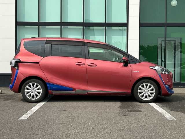 トヨタ シエンタ ハイブリッド X 和歌山県 2016(平28)年 9.1万km レッドマイカM Carrozzeria7インチナビ（AVIC-RW900）/フルセグTV/（AM/FM/CD/DVD/Bluetooth）/バックカメラ/衝突軽減ブレーキ/レーンディパーチャーアラート/先行車発進お知らせ機能/両側パワースライドドア/オートライト/フォグランプ/ETC/ドライブレコーダー/ステアリングスイッチ/シートバックモニター（ALPINE）/プッシュスタート/スマートキー/電動格納ミラー/スペアキー