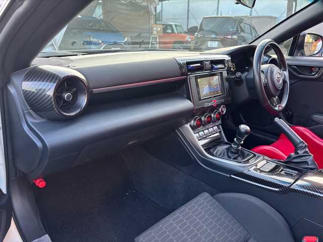 トヨタ ＧＲ８６ SZ 福岡県 2022(令4)年 4.8万km クリスタルホワイトパール オーディオ/（AM/FM/CD/DVD/AUX/Bluetooth）/横滑り防止/クルーズコントロール追従あり/社外アルミホイール/ETC/電格ミラー/プッシュスタート/保証書/取扱説明書