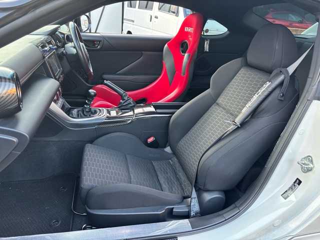 トヨタ ＧＲ８６ SZ 福岡県 2022(令4)年 4.8万km クリスタルホワイトパール オーディオ/（AM/FM/CD/DVD/AUX/Bluetooth）/横滑り防止/クルーズコントロール追従あり/社外アルミホイール/ETC/電格ミラー/プッシュスタート/保証書/取扱説明書