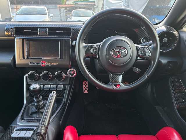トヨタ ＧＲ８６ SZ 福岡県 2022(令4)年 4.8万km クリスタルホワイトパール オーディオ/（AM/FM/CD/DVD/AUX/Bluetooth）/横滑り防止/クルーズコントロール追従あり/社外アルミホイール/ETC/電格ミラー/プッシュスタート/保証書/取扱説明書