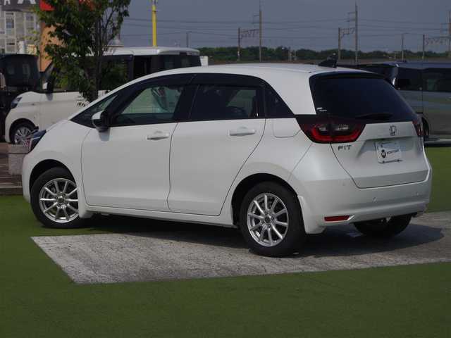 ホンダ フィット ホーム 千葉県 2020(令2)年 1.9万km プラチナホワイトパール ホンダセンシング/・衝突軽減ブレーキ（CMBS）/・車線維持支援システム（LKAS）/・アダプティブクルーズコントロール（ACC）/・後方誤発進抑制機能/・誤発進抑制機能/アイドリングストップ/純正SDナビ/地デジTV/【DVD/CD再生機能　Bluetooth接続】/バックカメラ/ドライブレコーダー（前後撮影）/ETC/LEDヘッドライト/ウインカーミラー/社外15インチアルミホイル/サイド/カーテンエアバッグ/Honda スマートキー
