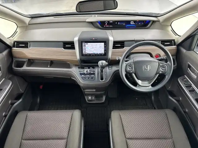 ホンダ フリード G ホンダセンシング 愛知県 2020(令2)年 6万km シーグラスブルーパール 禁煙車/純正7インチナビ/（CD/DVD/Bluetooth/ワンセグTV/SD)/バックカメラ/ホンダセンシング/・衝突軽減ブレーキ/・レーダークルーズコントロール/・レーンキープアシスト/ドライブレコーダー/ETC/シートヒーター/両側パワースライドドア/スマートキー/スペアキー有/プッシュスタート/純正フロアマット/横滑り防止装置/オートエアコン/オートライト