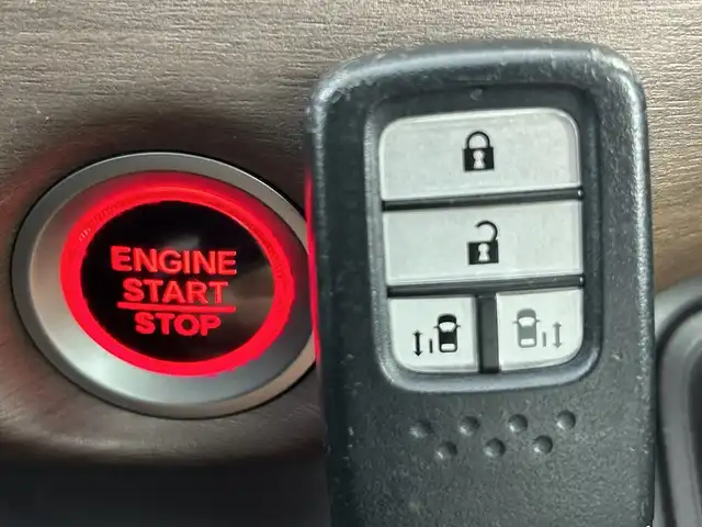 ホンダ フリード G ホンダセンシング 愛知県 2020(令2)年 6万km シーグラスブルーパール 禁煙車/純正7インチナビ/（CD/DVD/Bluetooth/ワンセグTV/SD)/バックカメラ/ホンダセンシング/・衝突軽減ブレーキ/・レーダークルーズコントロール/・レーンキープアシスト/ドライブレコーダー/ETC/シートヒーター/両側パワースライドドア/スマートキー/スペアキー有/プッシュスタート/純正フロアマット/横滑り防止装置/オートエアコン/オートライト