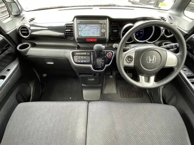 ホンダ Ｎ ＢＯＸ カスタム G Lパッケージ 福岡県 2012(平24)年 9.1万km プレミアムホワイトパール (株)IDOMが運営する【じしゃロン八幡西店】の自社ローン専用車両になります。こちらは現金またはオートローンご利用時の価格です。自社ローンご希望の方は別途その旨お申付け下さい/メモリナビ/【CD・DVD・TV】/純正フロアマット/純正リアスポイラー/純正アルミホイール/オートライト/フロントフォグランプ/片側パワースライドドア/ETC/バックカメラ/アイドリングストップ/オートエアコン/ステアリングスイッチ