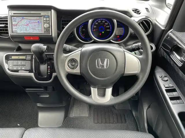 ホンダ Ｎ ＢＯＸ カスタム G Lパッケージ 福岡県 2012(平24)年 9.1万km プレミアムホワイトパール (株)IDOMが運営する【じしゃロン八幡西店】の自社ローン専用車両になります。こちらは現金またはオートローンご利用時の価格です。自社ローンご希望の方は別途その旨お申付け下さい/メモリナビ/【CD・DVD・TV】/純正フロアマット/純正リアスポイラー/純正アルミホイール/オートライト/フロントフォグランプ/片側パワースライドドア/ETC/バックカメラ/アイドリングストップ/オートエアコン/ステアリングスイッチ
