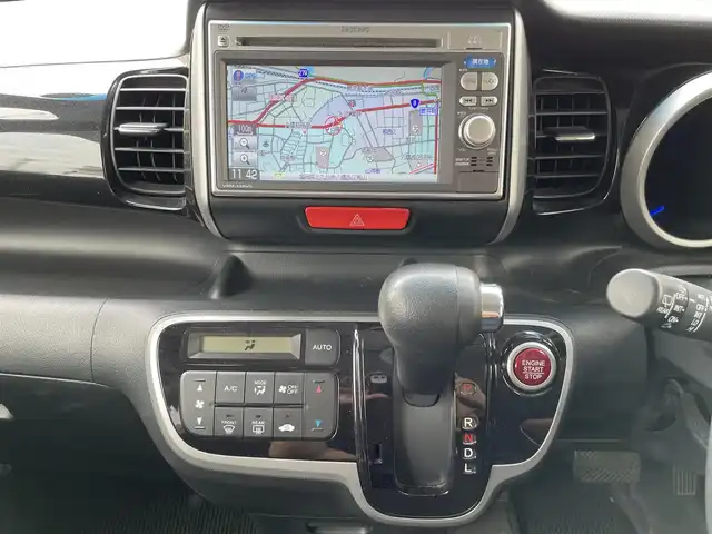 ホンダ Ｎ ＢＯＸ カスタム G Lパッケージ 福岡県 2012(平24)年 9.1万km プレミアムホワイトパール (株)IDOMが運営する【じしゃロン八幡西店】の自社ローン専用車両になります。こちらは現金またはオートローンご利用時の価格です。自社ローンご希望の方は別途その旨お申付け下さい/メモリナビ/【CD・DVD・TV】/純正フロアマット/純正リアスポイラー/純正アルミホイール/オートライト/フロントフォグランプ/片側パワースライドドア/ETC/バックカメラ/アイドリングストップ/オートエアコン/ステアリングスイッチ