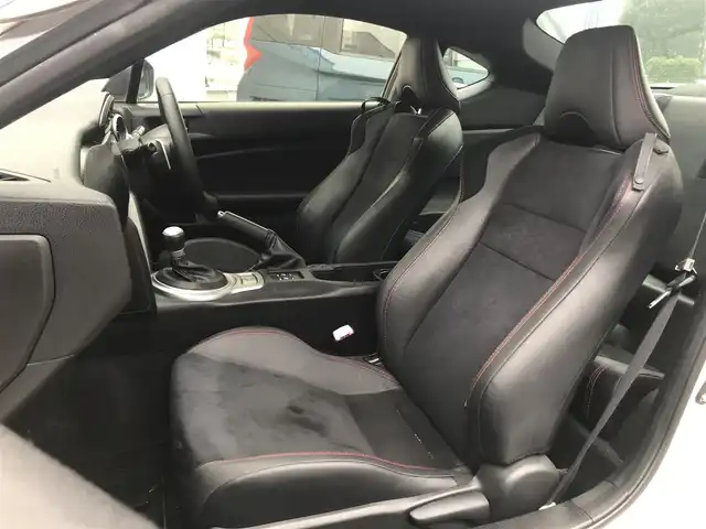 トヨタ ８６ GT リミテッド 栃木県 2014(平26)年 11.8万km サテンホワイトパール 株)IDOMが運営する【じしゃロン小山店】の自社ローン専用車両になります。こちらは現金またはオートローンご利用時の価格です。自社ローンご希望の方は別途その旨お申付け下さい/