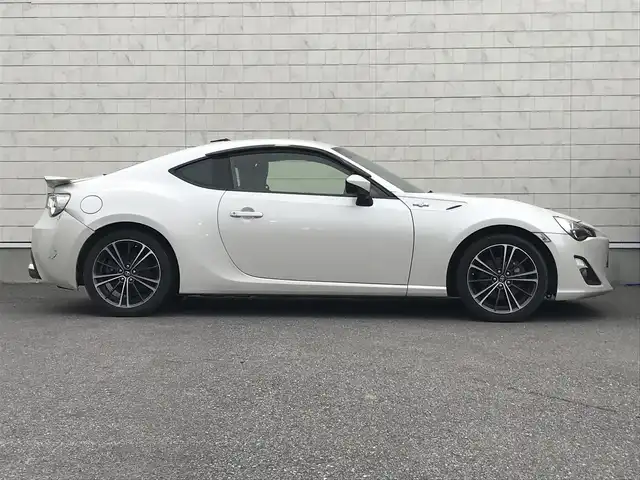 トヨタ ８６ GT リミテッド 栃木県 2014(平26)年 11.8万km サテンホワイトパール 株)IDOMが運営する【じしゃロン小山店】の自社ローン専用車両になります。こちらは現金またはオートローンご利用時の価格です。自社ローンご希望の方は別途その旨お申付け下さい/
