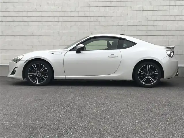 トヨタ ８６ GT リミテッド 栃木県 2014(平26)年 11.8万km サテンホワイトパール 株)IDOMが運営する【じしゃロン小山店】の自社ローン専用車両になります。こちらは現金またはオートローンご利用時の価格です。自社ローンご希望の方は別途その旨お申付け下さい/