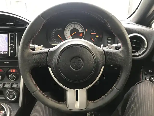 トヨタ ８６ GT リミテッド 栃木県 2014(平26)年 11.8万km サテンホワイトパール 株)IDOMが運営する【じしゃロン小山店】の自社ローン専用車両になります。こちらは現金またはオートローンご利用時の価格です。自社ローンご希望の方は別途その旨お申付け下さい/