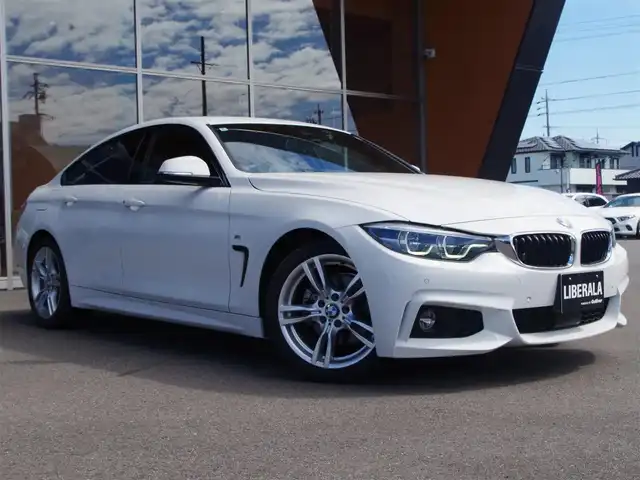 ＢＭＷ ４２０ｉ グランクーペ Mスポーツ 岐阜県 2018(平30)年 3.1万km アルピンホワイトⅢ アクティブクルーズコントロール/レーンチェンジウォーニング/レーンディパーチャーウォーニング（車線逸脱警告システム）/前車接近警告機能/衝突回避、被害軽減ブレーキ/パークディスタンスコントロール/アダプティブLEDヘッドライト/LEDフォグランプ/ｈａｒｍａｎ／ｋａｒｄｏｎサラウンドサウンドシステム　/レザーシート/メモリー付きパワーシート/シートヒーター　/電動リアゲート　/純正HDDナビゲーション/フルセグＴＶ　/DVD、CD再生/Bluetooth