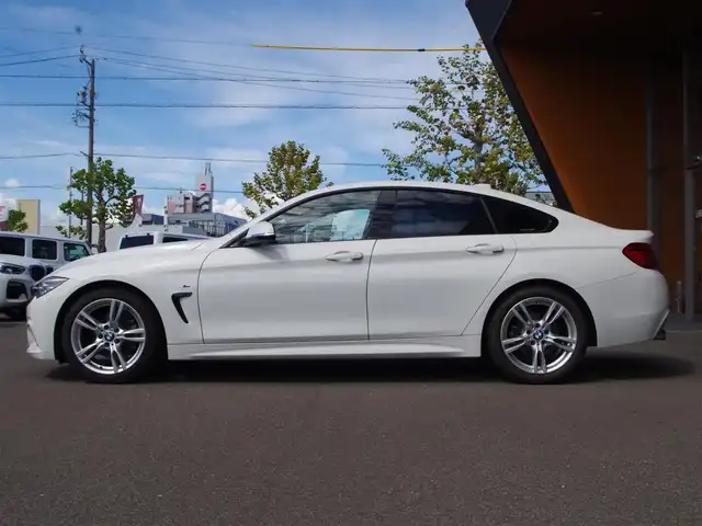 ＢＭＷ ４２０ｉ グランクーペ Mスポーツ 岐阜県 2018(平30)年 3.1万km アルピンホワイトⅢ アクティブクルーズコントロール/レーンチェンジウォーニング/レーンディパーチャーウォーニング（車線逸脱警告システム）/前車接近警告機能/衝突回避、被害軽減ブレーキ/パークディスタンスコントロール/アダプティブLEDヘッドライト/LEDフォグランプ/ｈａｒｍａｎ／ｋａｒｄｏｎサラウンドサウンドシステム　/レザーシート/メモリー付きパワーシート/シートヒーター　/電動リアゲート　/純正HDDナビゲーション/フルセグＴＶ　/DVD、CD再生/Bluetooth