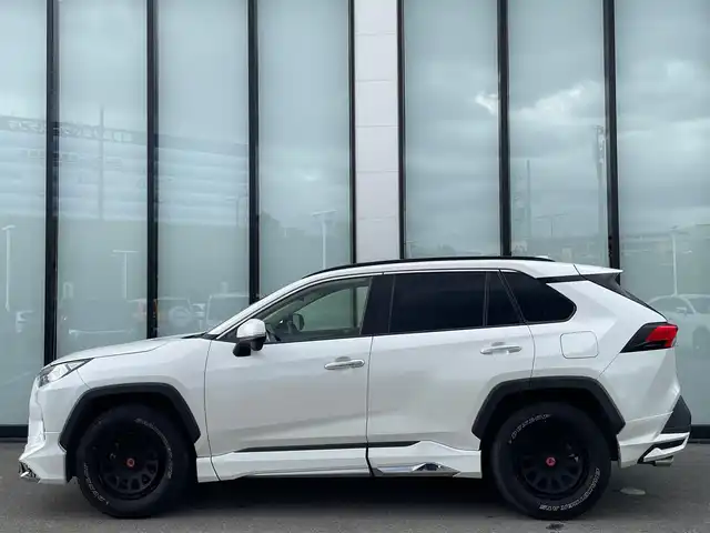 トヨタ ＲＡＶ４ G Zパッケージ 大阪府 2019(令1)年 8.4万km ホワイトパールクリスタルシャイン 純正９インチナビ/   フルセグTV/CD/DVD/Bluetooth/USB/衝突軽減ブレーキ/バックモニター/モデリスタエアロ　/ＤＥＬＴＡ／ＦＯＲＣＥアルミホイール/ブラインドスポットモニター/前後ドライブレコーダー/運転席メモリー付きパワーシート/前席シートヒーター/ステアリングヒーター/レーダークルーズコントロール/レーントレーシングアシスト/ダウンヒルアシストコントロール/100V電源/スマートルームミラー/オートマチックハイビーム/コーナーセンサー/ルーフレール/ＥＴＣ/ＬＥＤライト