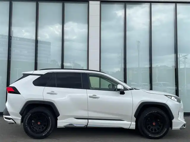 トヨタ ＲＡＶ４ G Zパッケージ 大阪府 2019(令1)年 8.4万km ホワイトパールクリスタルシャイン 純正９インチナビ/   フルセグTV/CD/DVD/Bluetooth/USB/衝突軽減ブレーキ/バックモニター/モデリスタエアロ　/ＤＥＬＴＡ／ＦＯＲＣＥアルミホイール/ブラインドスポットモニター/前後ドライブレコーダー/運転席メモリー付きパワーシート/前席シートヒーター/ステアリングヒーター/レーダークルーズコントロール/レーントレーシングアシスト/ダウンヒルアシストコントロール/100V電源/スマートルームミラー/オートマチックハイビーム/コーナーセンサー/ルーフレール/ＥＴＣ/ＬＥＤライト