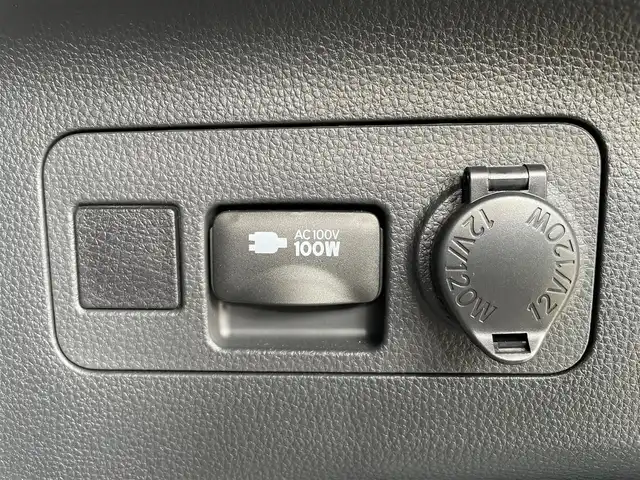 トヨタ ＲＡＶ４ G Zパッケージ 大阪府 2019(令1)年 8.4万km ホワイトパールクリスタルシャイン 純正９インチナビ/   フルセグTV/CD/DVD/Bluetooth/USB/衝突軽減ブレーキ/バックモニター/モデリスタエアロ　/ＤＥＬＴＡ／ＦＯＲＣＥアルミホイール/ブラインドスポットモニター/前後ドライブレコーダー/運転席メモリー付きパワーシート/前席シートヒーター/ステアリングヒーター/レーダークルーズコントロール/レーントレーシングアシスト/ダウンヒルアシストコントロール/100V電源/スマートルームミラー/オートマチックハイビーム/コーナーセンサー/ルーフレール/ＥＴＣ/ＬＥＤライト