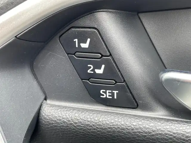 トヨタ ＲＡＶ４ G Zパッケージ 大阪府 2019(令1)年 8.4万km ホワイトパールクリスタルシャイン 純正９インチナビ/   フルセグTV/CD/DVD/Bluetooth/USB/衝突軽減ブレーキ/バックモニター/モデリスタエアロ　/ＤＥＬＴＡ／ＦＯＲＣＥアルミホイール/ブラインドスポットモニター/前後ドライブレコーダー/運転席メモリー付きパワーシート/前席シートヒーター/ステアリングヒーター/レーダークルーズコントロール/レーントレーシングアシスト/ダウンヒルアシストコントロール/100V電源/スマートルームミラー/オートマチックハイビーム/コーナーセンサー/ルーフレール/ＥＴＣ/ＬＥＤライト