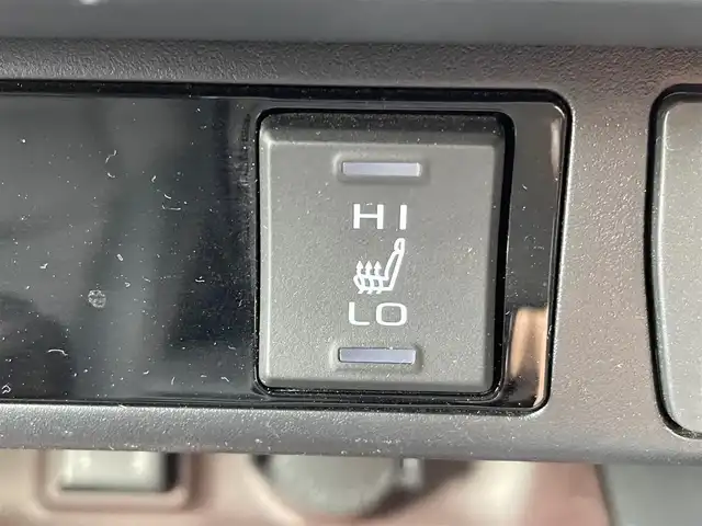 トヨタ ＲＡＶ４ G Zパッケージ 大阪府 2019(令1)年 8.4万km ホワイトパールクリスタルシャイン 純正９インチナビ/   フルセグTV/CD/DVD/Bluetooth/USB/衝突軽減ブレーキ/バックモニター/モデリスタエアロ　/ＤＥＬＴＡ／ＦＯＲＣＥアルミホイール/ブラインドスポットモニター/前後ドライブレコーダー/運転席メモリー付きパワーシート/前席シートヒーター/ステアリングヒーター/レーダークルーズコントロール/レーントレーシングアシスト/ダウンヒルアシストコントロール/100V電源/スマートルームミラー/オートマチックハイビーム/コーナーセンサー/ルーフレール/ＥＴＣ/ＬＥＤライト