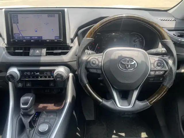トヨタ ＲＡＶ４ G Zパッケージ 大阪府 2019(令1)年 8.4万km ホワイトパールクリスタルシャイン 純正９インチナビ/   フルセグTV/CD/DVD/Bluetooth/USB/衝突軽減ブレーキ/バックモニター/モデリスタエアロ　/ＤＥＬＴＡ／ＦＯＲＣＥアルミホイール/ブラインドスポットモニター/前後ドライブレコーダー/運転席メモリー付きパワーシート/前席シートヒーター/ステアリングヒーター/レーダークルーズコントロール/レーントレーシングアシスト/ダウンヒルアシストコントロール/100V電源/スマートルームミラー/オートマチックハイビーム/コーナーセンサー/ルーフレール/ＥＴＣ/ＬＥＤライト