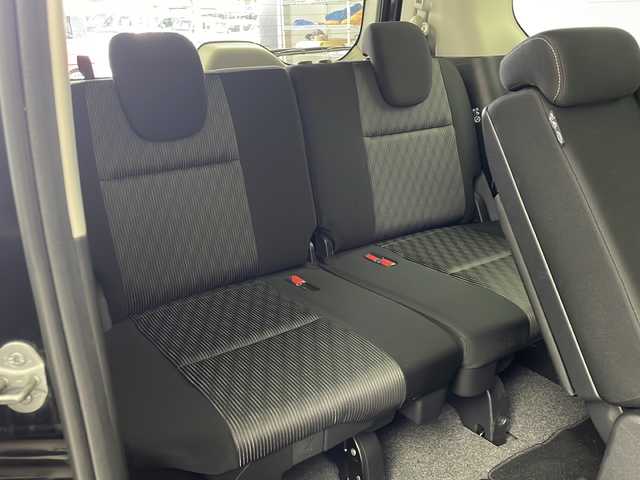 日産 セレナ ハイウェイスター V 愛知県 2021(令3)年 7万km ダイヤモンドブラック 社外8インチナビ/・CD/DVD/・MSV/SD/・FM/AM/・フルセグTV/・Bluetooth/・Ipod/USB/HDMI/AUX/フリップダウンモニター/アラウンドビューモニター/デジタルインナーミラー/プロパイロット/インテリジェントエマージェンシーブレーキ/前方衝突予測警報/車線逸脱防止支援システム/車線逸脱警報/後側方衝突防止支援システム/後側車両検知警報/ふらつき警報/踏み間違い防止支援システム/標識認識システム/フロント＆バックソナー/両側パワースライドドア/LEDヘッドライト/ハイビームアシスト/ETC/純正アルミホイール
