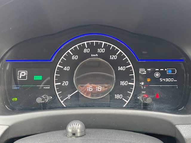 日産 ノート 静岡県 2020(令2)年 5.5万km ダークメタルグレー ●純正ナビ/(ワンセグ/CD/DVD/Bluetooth)/(MM319D-W)/●全方位カメラ/●衝突被害軽減システム/●レーンキープアシスト/●前後コーナーセンサー/●デジタルインナーミラー/●オートライト/●ステアリングスイッチ/●ETC/●前方ドライブレコーダー/●電動格納ウィンカーミラー/●プッシュスタート/●スマートキー/●ドアバイザー/●純正フロアマット/●純正１５インチアルミホイール/●WSRS＋ABS/●保証書/●取扱説明書