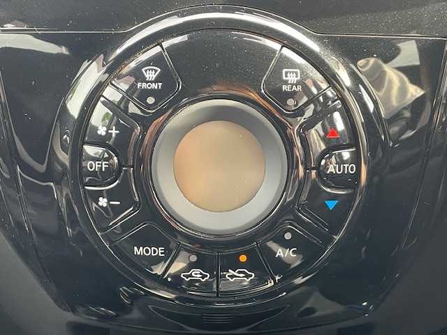 日産 ノート 静岡県 2020(令2)年 5.5万km ダークメタルグレー ●純正ナビ/(ワンセグ/CD/DVD/Bluetooth)/(MM319D-W)/●全方位カメラ/●衝突被害軽減システム/●レーンキープアシスト/●前後コーナーセンサー/●デジタルインナーミラー/●オートライト/●ステアリングスイッチ/●ETC/●前方ドライブレコーダー/●電動格納ウィンカーミラー/●プッシュスタート/●スマートキー/●ドアバイザー/●純正フロアマット/●純正１５インチアルミホイール/●WSRS＋ABS/●保証書/●取扱説明書