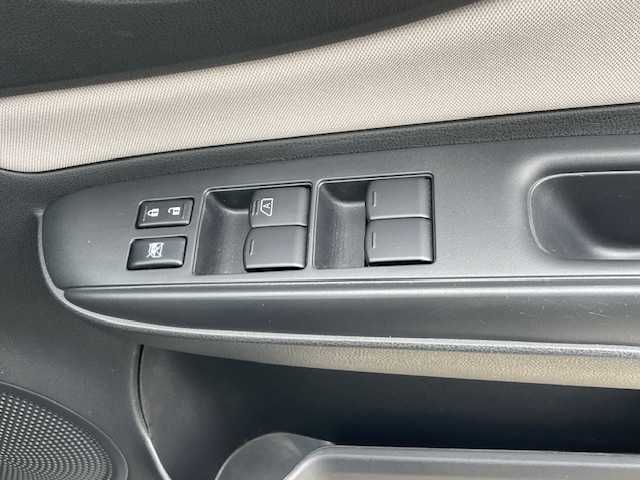 日産 ノート 静岡県 2020(令2)年 5.5万km ダークメタルグレー ●純正ナビ/(ワンセグ/CD/DVD/Bluetooth)/(MM319D-W)/●全方位カメラ/●衝突被害軽減システム/●レーンキープアシスト/●前後コーナーセンサー/●デジタルインナーミラー/●オートライト/●ステアリングスイッチ/●ETC/●前方ドライブレコーダー/●電動格納ウィンカーミラー/●プッシュスタート/●スマートキー/●ドアバイザー/●純正フロアマット/●純正１５インチアルミホイール/●WSRS＋ABS/●保証書/●取扱説明書